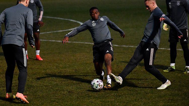 Moukoko ist 16, spielt aber für die deutsche U21.
