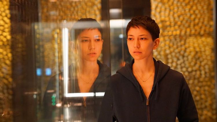 Lily Chan (Sonoya Mizuno) findet sich in einem Alptraum der Realitäten wieder.