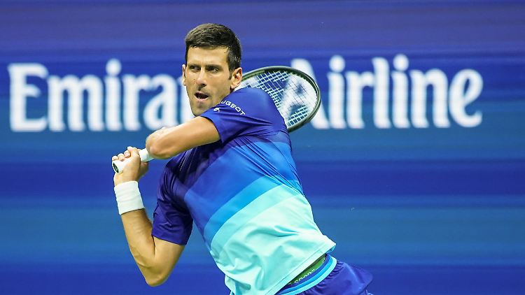 Novak Djokovic hat in New York Stress mit einem Zuschauer. Sportlich läuft es weitestgehend reibungslos.