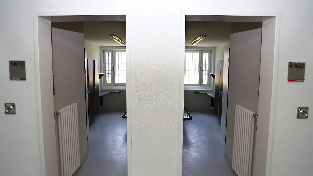 Gefangene-haben-Anspruch-auf-eine-Einzelzelle-Dennoch-werden-einige-aus-bestimmten-Gruenden-weiter-zusammen-untergebracht
