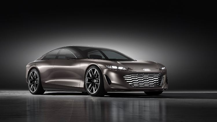 Der Grandsphere soll im Jahr 2025 als rein elektrische Variante an der Seite des Audi A 8 fahren.