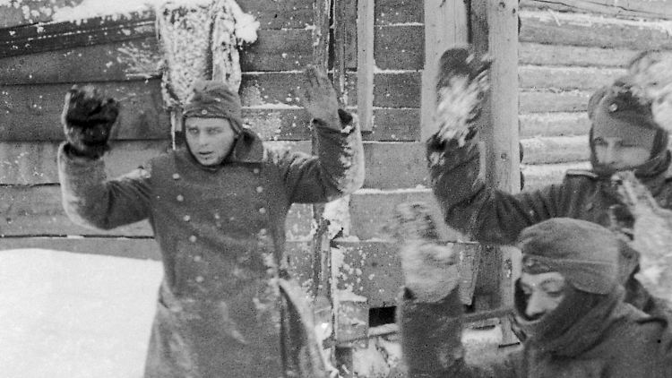 Deutsche Soldaten ergeben sich vor Moskau Einheiten der Roten Armee.