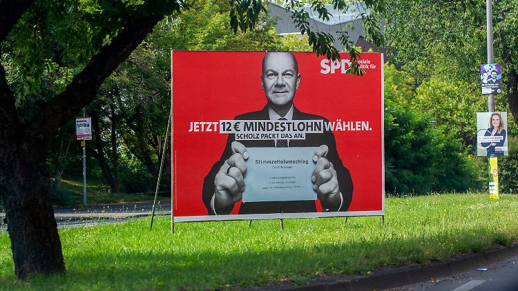 Statt vieler Minijobs gäbe es laut Studie im Falle einer Mindestlohn-Erhöhung mehr Beschäftigungen in Teil- und Vollzeit.