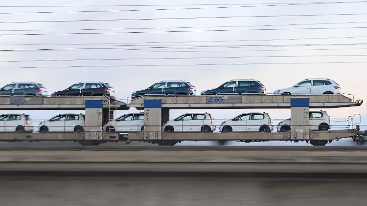 Fast ein Viertel weniger Autos wurden im August an die Kunden übergeben.