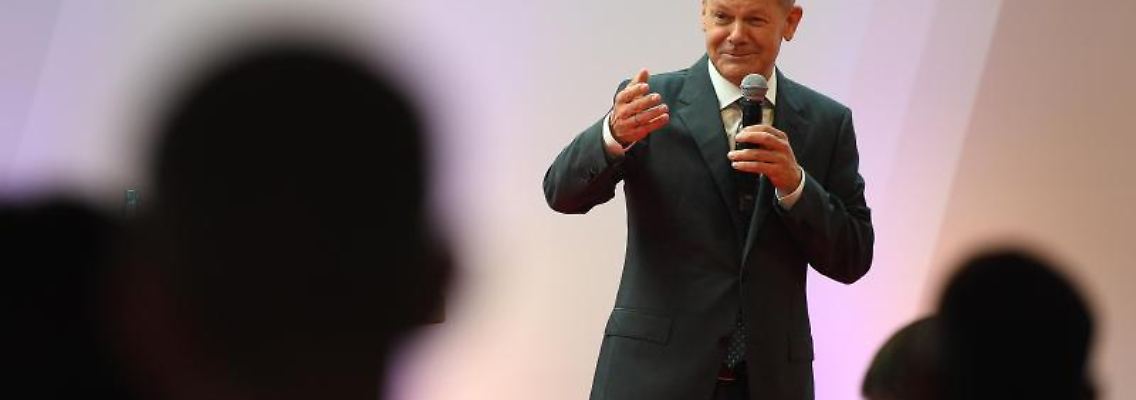 Kanzlerkandidat Olaf Scholz (SPD) gestikuliert. Foto: Swen Pförtner/dpa/Archivbild