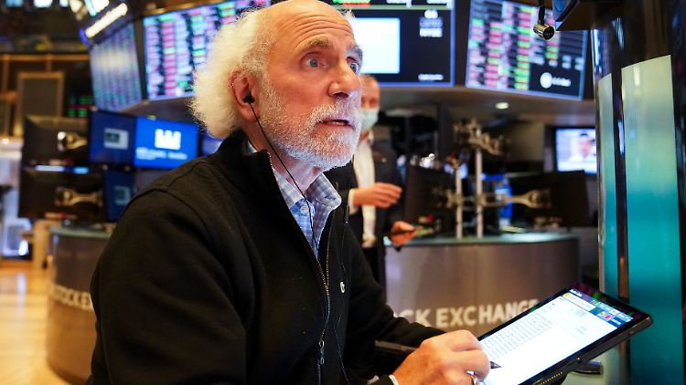 Keine Freude an der New Yorker Börse zum Ende der Woche. Schwache Jobdaten ließen die Kurse leicht sinken.