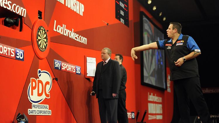Titelverteidiger Adrian Lewis präsentiert sich weiter in guter Form.