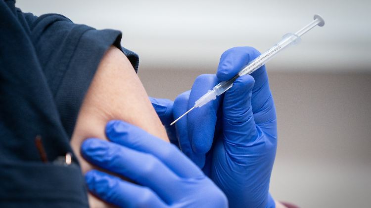In den kommenden Wochen will Großbritannien mehr als 35 Millionen Menschen gegen Grippe impfen.