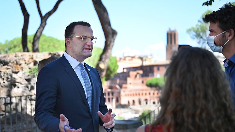 Die Pandemie könne nur auf globaler Ebene besiegt werden, so Spahn.