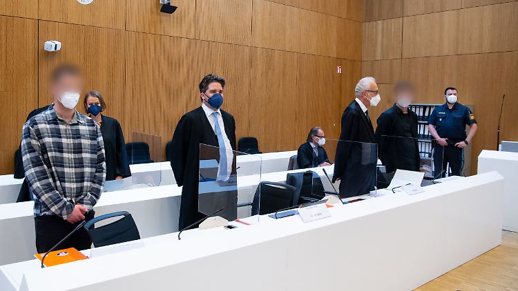 Vor zwei Wochen startete der Prozess gegen zwei Männer, denen der Mord an der dreiköpfigen Familie vorgeworfen wird.
