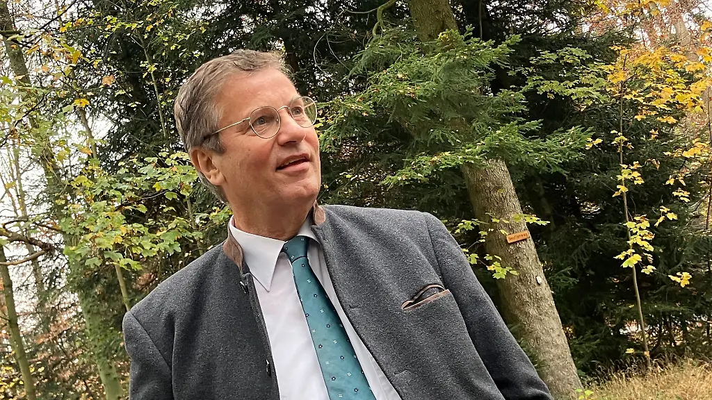 Peter-Hauk-CDU-Forstminister-von-Baden-Wuerttemberg-im-Wald