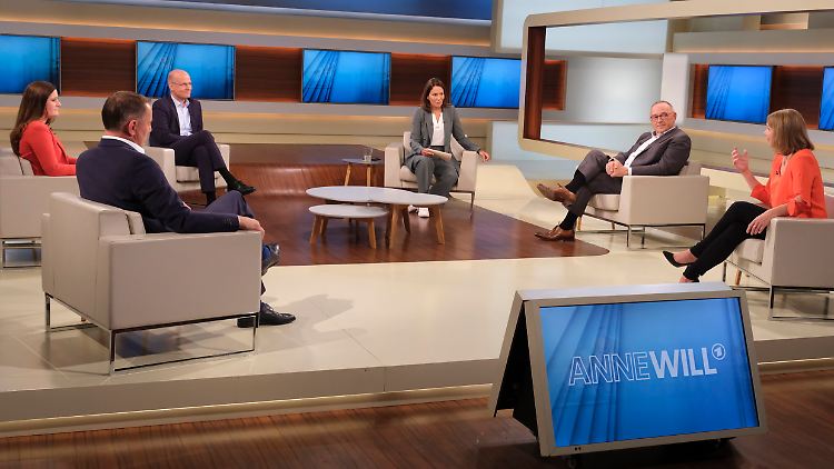 In der ARD-Talkrunde von Anne Will stehen die Zeichen auf Angriff. Schließlich geht es ums Geld
