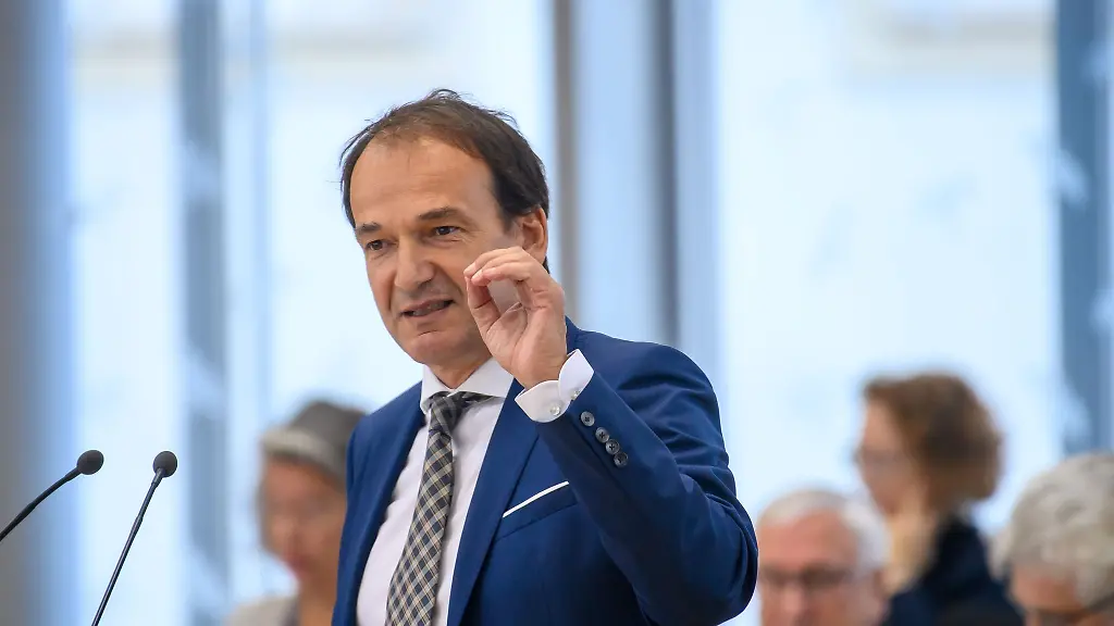 Ist-fuer-die-Sonntagsoeffnung-voll-automatisierter-Geschaefte-in-Sachsen-Anhalt-FDP-Fraktionschef-Andreas-Silbersack