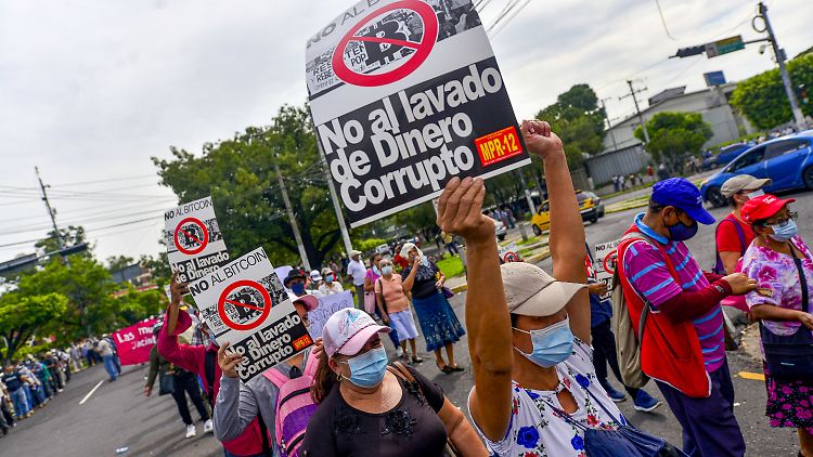 Bitcoin als Zahlungsmittel, so fürchten manche Salvadorianer, nützt vor allem der korrupten Elite.
