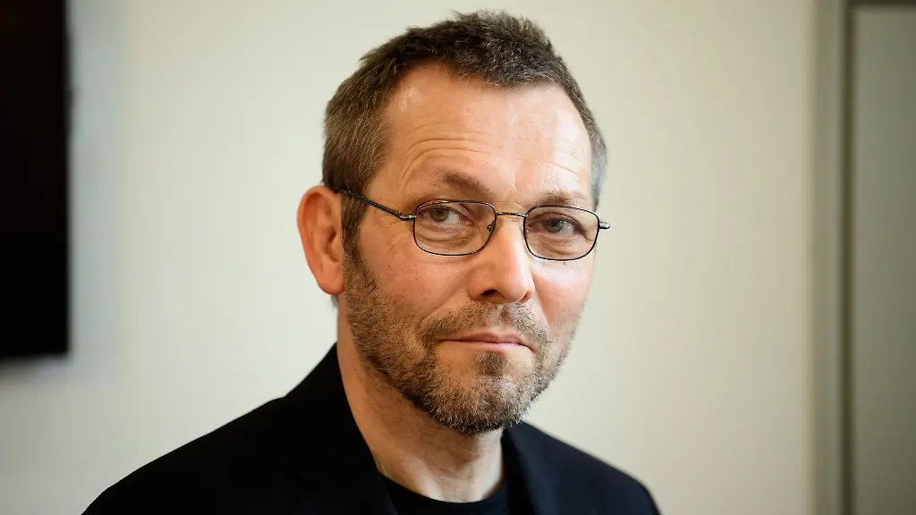 Der-bisherige-Leiter-der-Fachstelle-Kinderschutz-im-Land-Brandenburg-Hans-Leitner-wertet-es-positiv-dass-mehr-hingeschaut-wird-nach-moeglichen-Kindeswohlgefaehrdungen-Archivbild