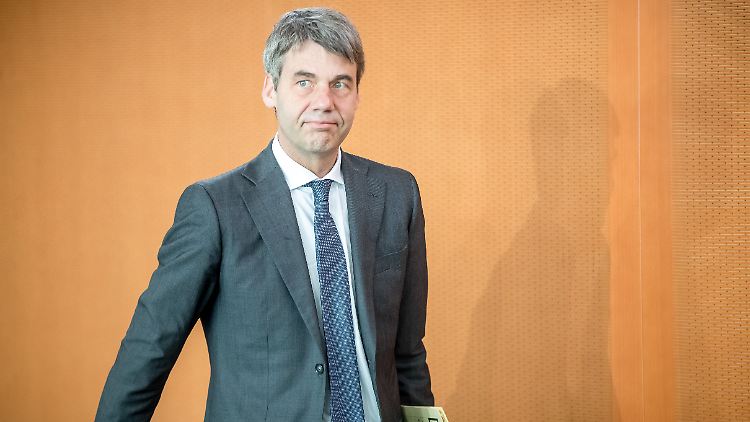 "Jan Hecker hat viel geleistet und dabei nie das Rampenlicht gesucht", sagt Maas.