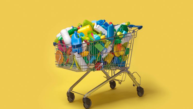 Ein Bericht legt dar, warum der Preis für Plastik in Wahrheit ein Trugschluss ist.