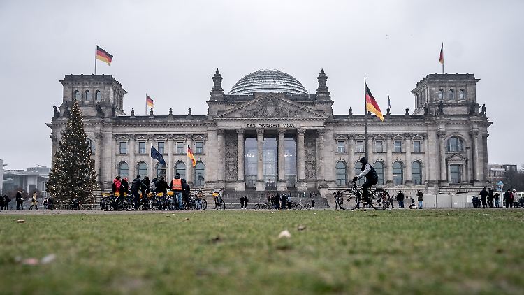 Hacker haben versucht, mit Phishing-Mails die Identitäten von Bundestagsabgeordneten zu stehlen.