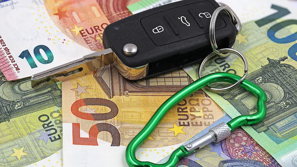 Kfz-Versicherung-Schuetzt-ein-Wechsel-jetzt-vor-der-Kostenfalle