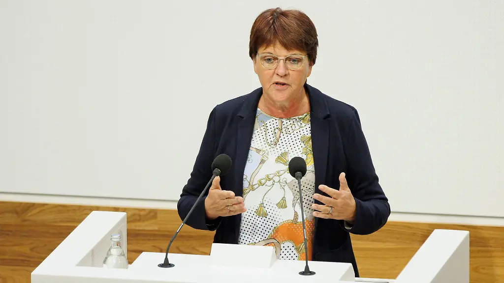 Die-Gruenen-Politikerin-Janssen-Kucz-sitzt-seit-insgesamt-23-Jahren-im-Landtag