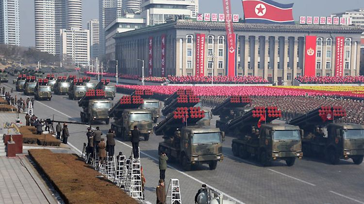 Nordkorea demonstriert im Streit um das Atomwaffenprogramm des Landes immer wieder mit Paraden militärische Stärke.