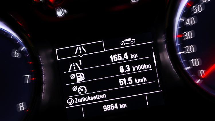 Vollvernetzt und digital sind die heutigen Neuwagen.