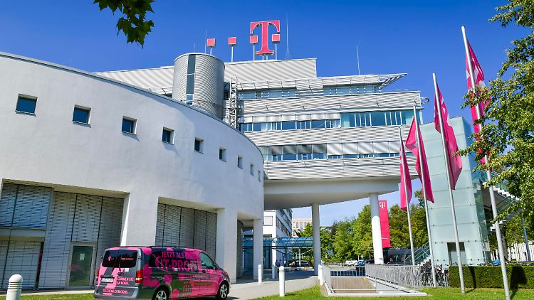 Das Bonner Telekom-Mutterschiff will die Verbindung zur erfolgreichen US-Tochter weiter stärken. 