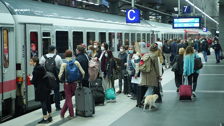 Gerade ist der Zugverkehr nach einem mehrtägigen Streik der GDL wieder angelaufen.