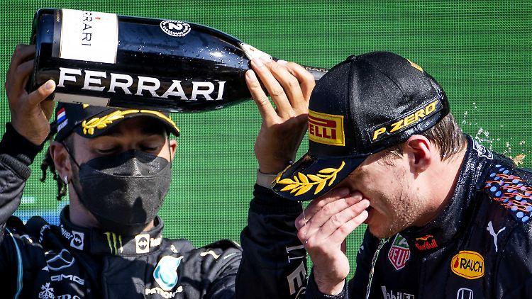 Max Verstappen (r.) führt aktuell die WM-Wertung an. Lewis Hamilton würde das gerne ändern. 