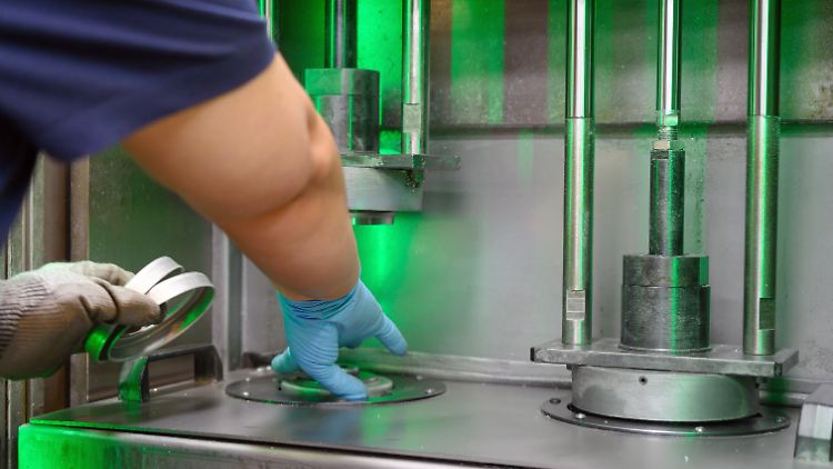 Insbesondere in der Metallbranche soll es bald teurer werden.