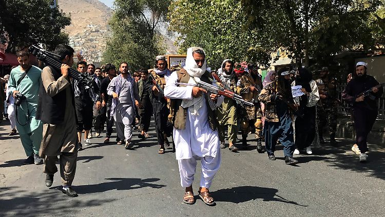 Mitglieder der Taliban in der afghanischen Hauptstadt Kabul.