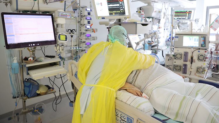"Alle Modellierer und Modelle zeigen, dass die Zahl der Covid-19-Patienten ansteigen wird", sagt Divi-Präsidiumsmitglied Kluge.