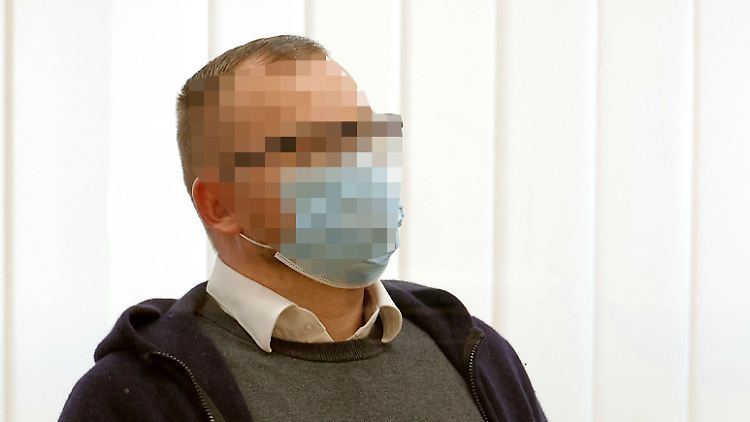 Kevin A. wurde unter anderem wegen Landfriedensbruchs verurteilt. Er hatte ein jüdisches Restaurant in Chemnitz mit Steinen beworfen.