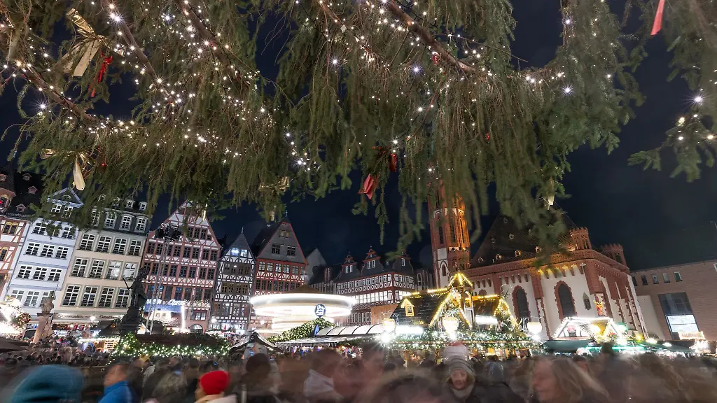 2-3-Millionen-Besucher-zaehlte-der-Frankfurter-Weihnachtsmarkt-im-Jahr-2023