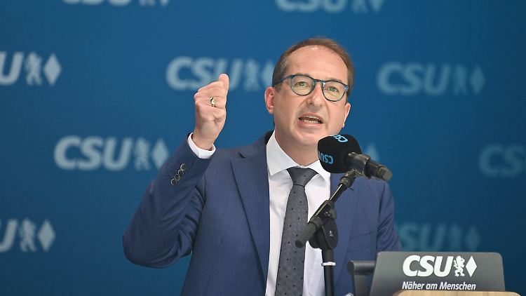 CSU-Landesgruppenchef Dobrindt sieht seine Partei  "vom Bundestrend stark beeinflusst".