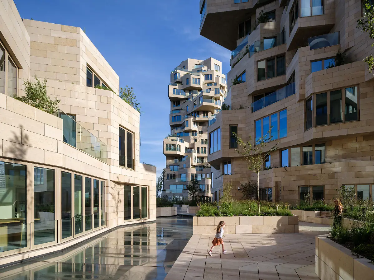 NICHT-VERWENDEN-IHA2024-25-MVRDV-Valley-Innenhof-Ossip-van-Duivenbode