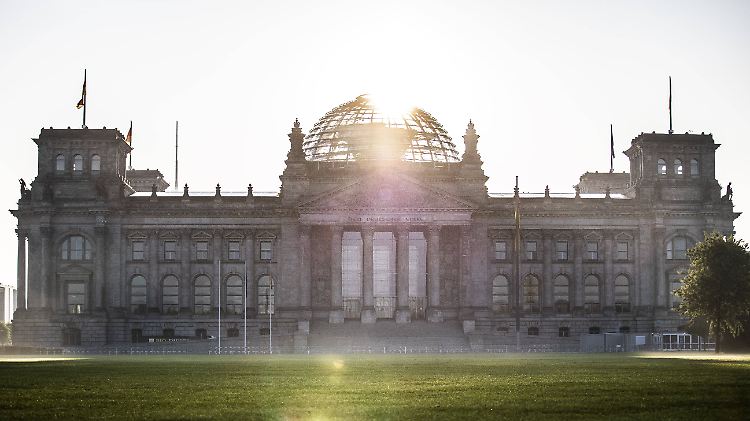 Vor allem Abgeordnete von CDU und SPD waren von den Angriffen betroffen.