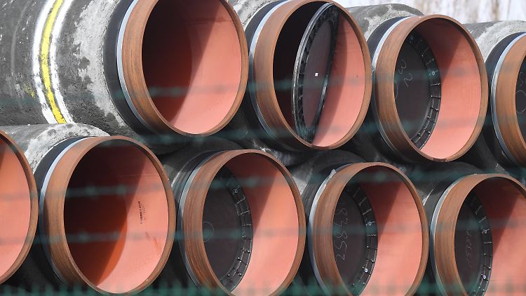 Rohre für den Bau von Nord Stream 2 im April 2021 im Hafen Mukran auf der Insel Rügen.