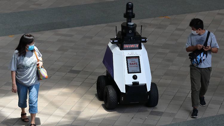 Soll Bürger Singapurs auf Fehlverhalten aufmerksam machen: der Polizei-Roboter Xavier.