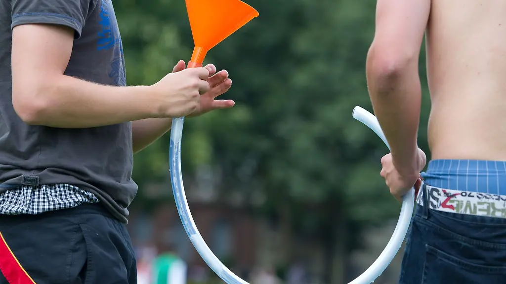 Die-Anzahl-der-jungen-Rauschtrinker-und-trinkerinnen-die-in-Kliniken-behandelt-werden-mussten-ist-in-MV-zuletzt-gesunken