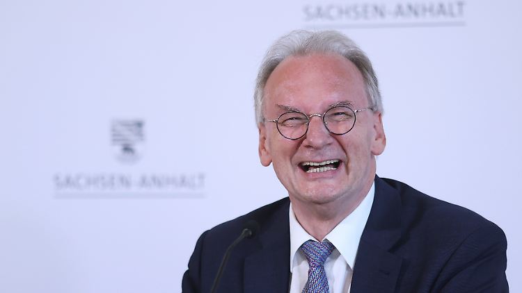 Einigen sich drei, freut sich der Ministerpräsident: Haseloffs Deutschlandkoalition ist in trockenen Tüchern.  