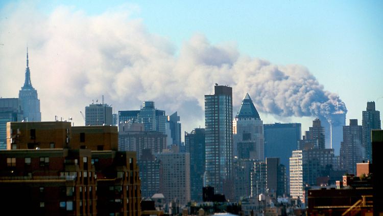 Die brennenden Zwillingstürme des World Trade Centers am 11. September 2001.