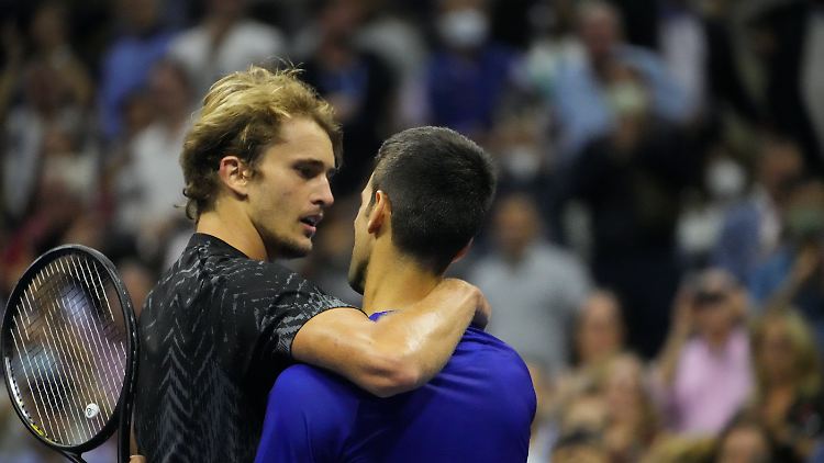 Nach drei Siegen über den Serben war Djokovic (re.) diesmal zu stark für Zverev.