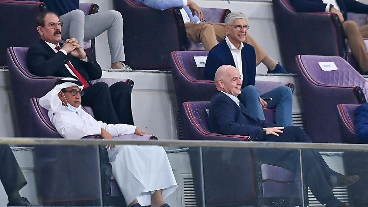 Gianni Infantino im Kreise seiner Freunde.