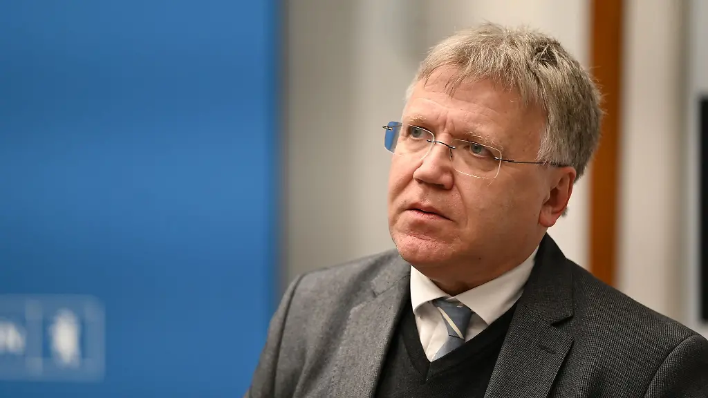 Das-wird-kein-Spaziergang-sagt-Wahlleiter-Stephan-Broechler-ueber-den-neuen-Termin