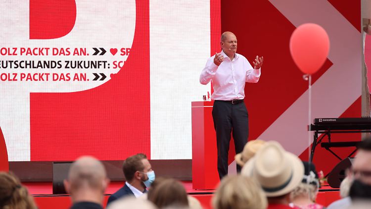 Scholz bei seinem Wahlkampfauftritt in Worms.