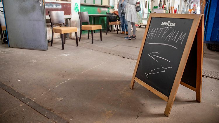 Bereits eine Steigerung der Impfquote um zehn Prozentpunkte könnte Tausende vor der Intensivstation bewahren, schätzt das RKI.