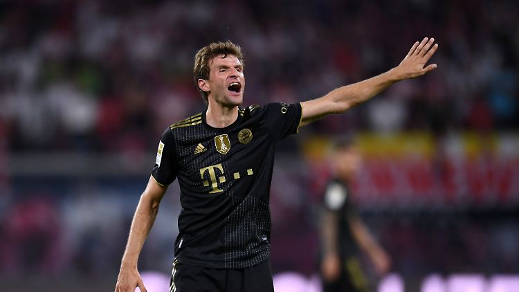 Thomas Müller möchte den Vorsprung des FC Bayern auf RB Leipzig gerne verteidigen.