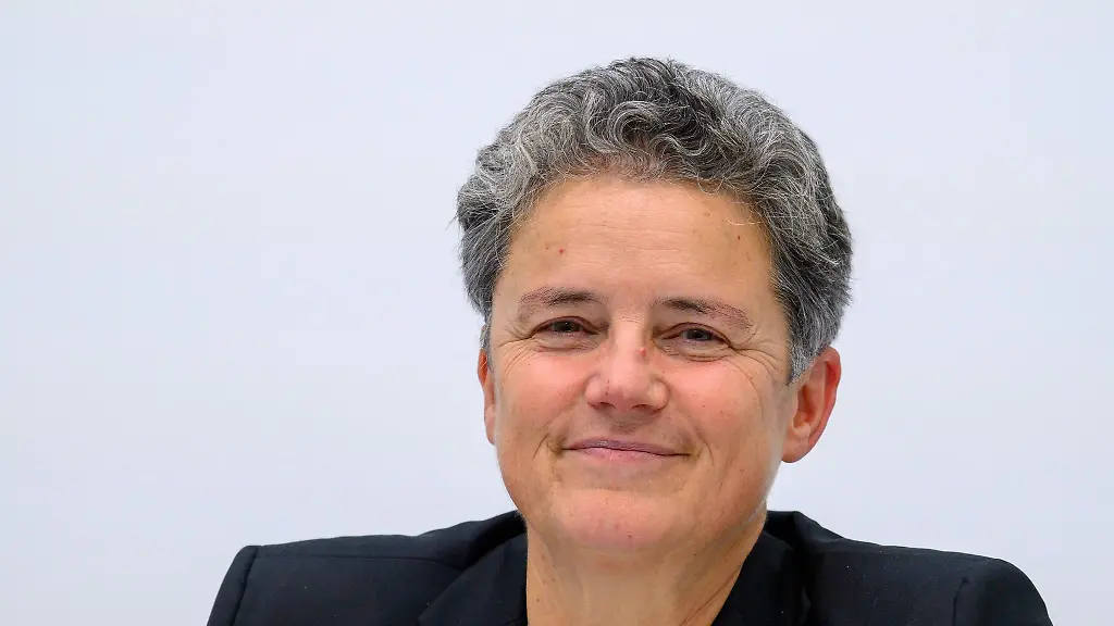 Ministerin-Lydia-Hueskens-ist-optimistisch-dass-der-US-Chiphersteller-Intel-noch-in-die-Landeshauptstadt-kommt