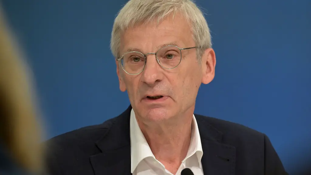 Brandenburgs-AfD-Landtagsfraktionschef-Hans-Christoph-Berndt-hat-bei-der-Wahl-zum-Vizevorsitzenden-des-Landtags-Hauptausschusses-nicht-die-notwendige-Stimmenzahl-bekommen